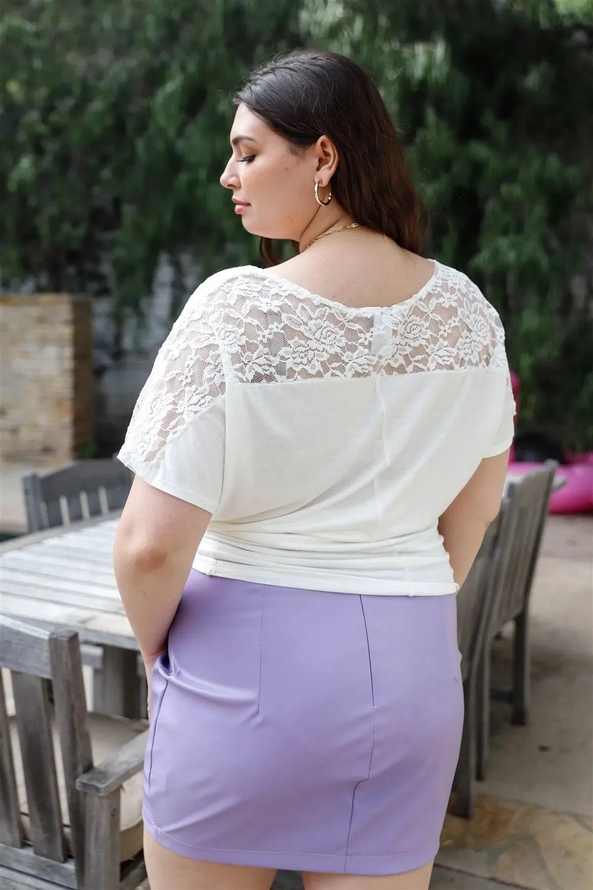 Junior Plus Ivory Lace Detail Short Sleeve Top /2-2-2