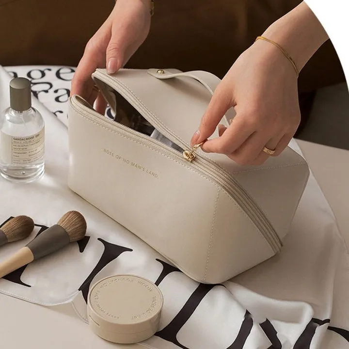 Women - Cosmetic Bag - Luxurious Design - Stylish Makeup Organizer